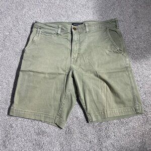 American Eagle Classic Flat Front Shorts, Green, Men's Size 33